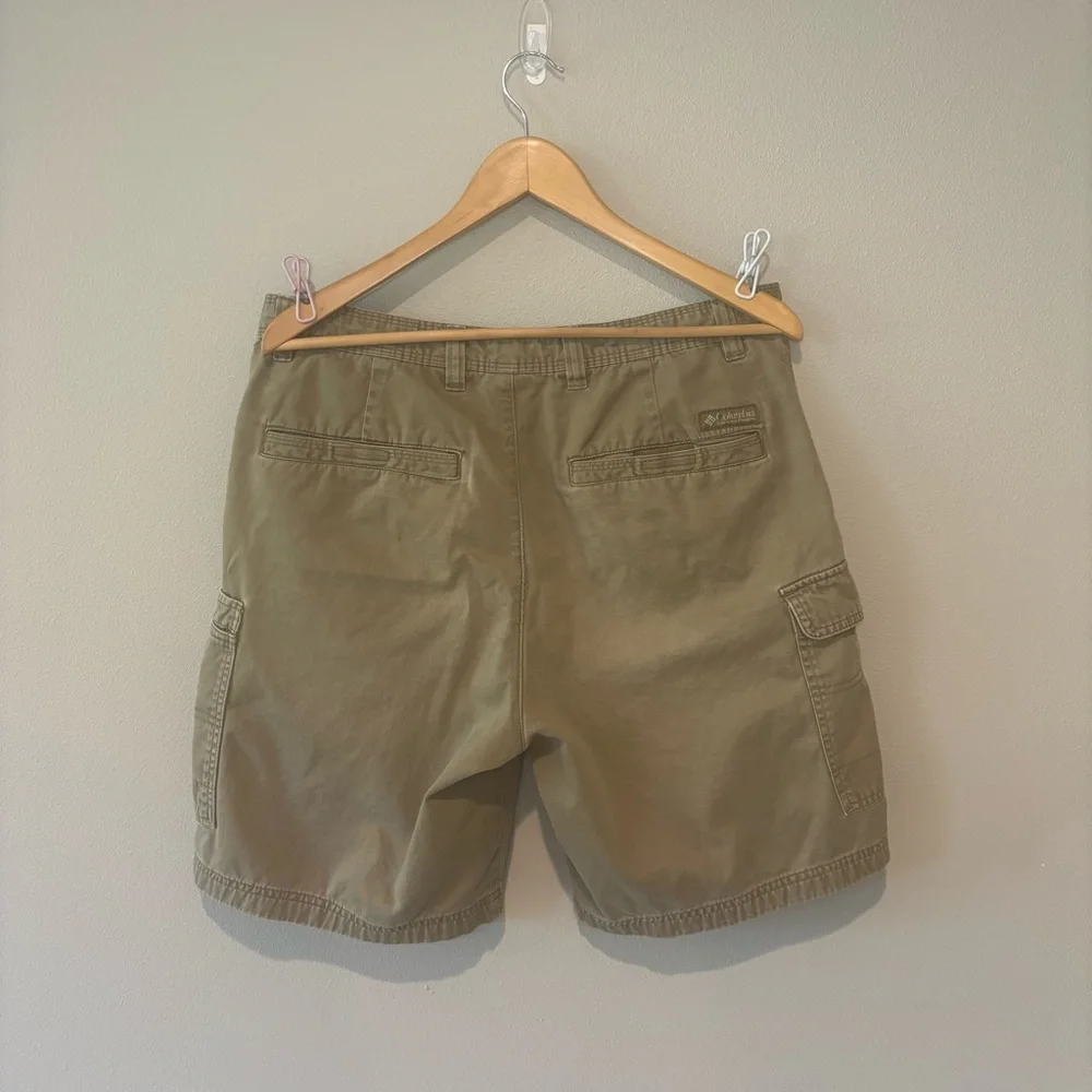 COLUMBIA Men’s Khaki Summer Cargo Shorts with lots of Pockets Size 36 Dad Shorts